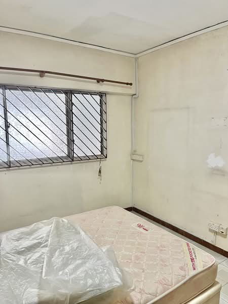 5 Teck Whye Avenue, 5 Teck Whye Avenue, 2 Bedrooms, 796 sqft, HDB Flat For Sale, by Lim Y X, 500221031 - Bedroom - PropertyGuru.com.sg