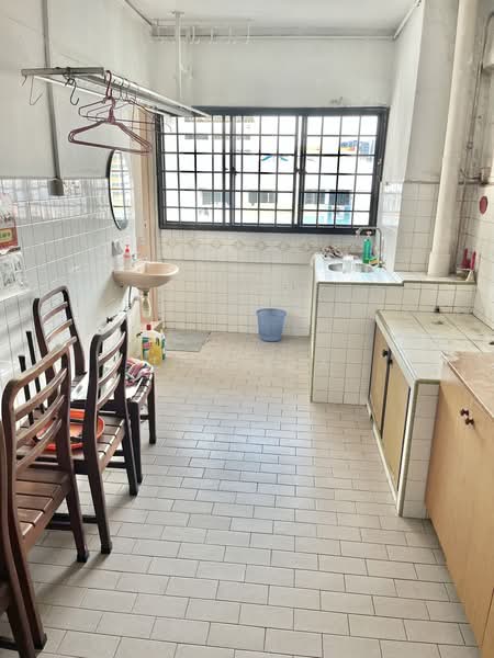 5 Teck Whye Avenue, 5 Teck Whye Avenue, 2 Bedrooms, 796 sqft, HDB Flat For Sale, by Lim Y X, 500221031 - Kitchen - PropertyGuru.com.sg