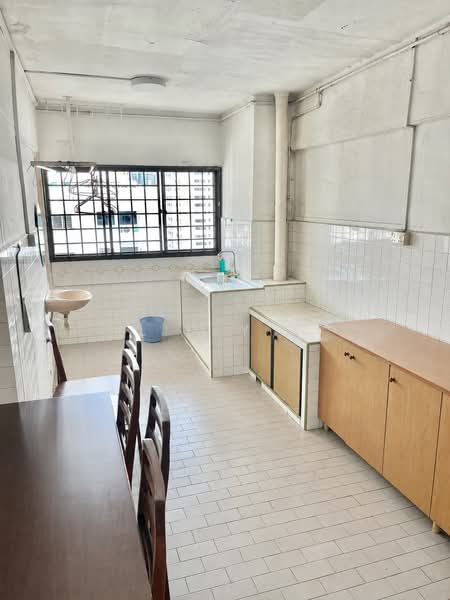 5 Teck Whye Avenue, 5 Teck Whye Avenue, 2 Bedrooms, 796 sqft, HDB Flat For Sale, by Lim Y X, 500221031 - Kitchen - PropertyGuru.com.sg