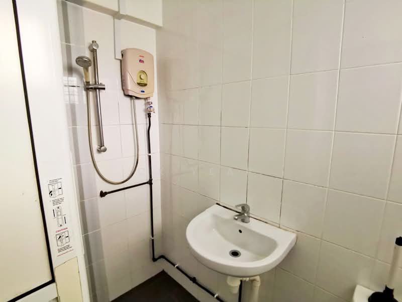 311 Ubi Avenue 1, 311 Ubi Avenue 1, 3 Bedrooms, 904 sqft, HDB Flat For Sale, by CK Yeap, 500221035 - Bathroom - PropertyGuru.com.sg