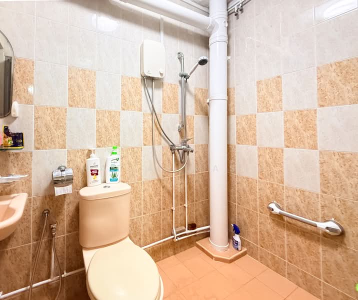 730 Tampines Street 71, 730 Tampines Street 71, 3 Bedrooms, 1,119 sqft, HDB Flat For Sale, by Nadiah Nasir, 500221042 - Bathroom - PropertyGuru.com.sg