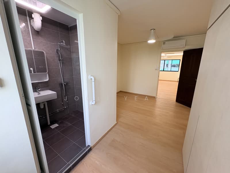 812 Jurong West Street 81, 812 Jurong West Street 81, 3 Bedrooms, 1,302 sqft, HDB Flat For Rent, by Jooli Yeap, 500221054 - Bathroom - PropertyGuru.com.sg