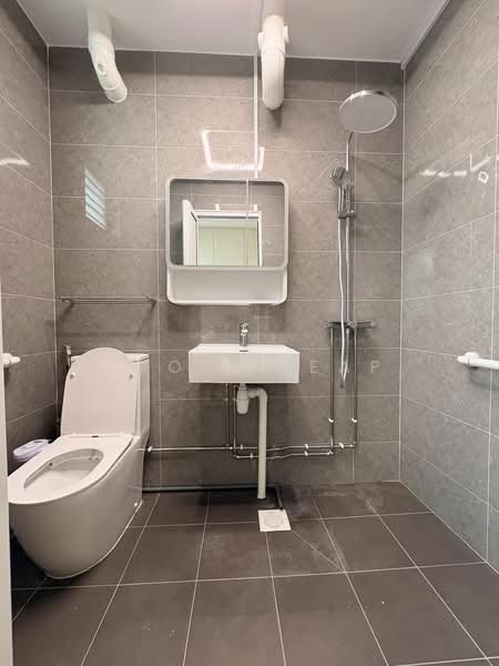 812 Jurong West Street 81, 812 Jurong West Street 81, 3 Bedrooms, 1,302 sqft, HDB Flat For Rent, by Jooli Yeap, 500221054 - Bathroom - PropertyGuru.com.sg