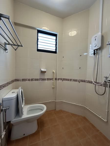 108 Jurong East Street 13, 108 Jurong East Street 13, Room Rental, 120 sqft, HDB Flat For Rent, by Patrick Ang, 500221065 - Bathroom - PropertyGuru.com.sg