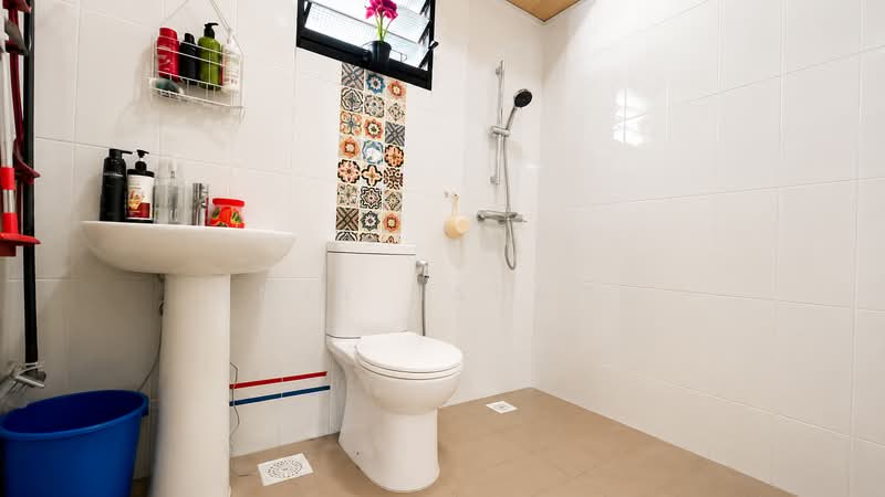 120A Punggol Edge, 120A Edgedale Plains, 3 Bedrooms, 1,001 sqft, HDB Flat For Sale, by Amir Bahrom, 500221083 - Bathroom - PropertyGuru.com.sg