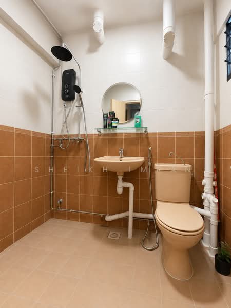 112 Tampines Street 11, 112 Tampines Street 11, 2 Bedrooms, 807 sqft, HDB Flat For Sale, by Sheikh Imran, 500221086 - Bathroom - PropertyGuru.com.sg