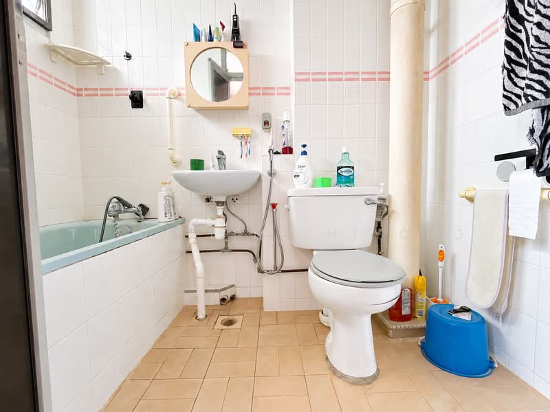 218 Choa Chu Kang Central, 218 Choa Chu Kang Central, 3 Bedrooms, 1,216 sqft, HDB Flat For Sale, by Titus Lim Zhiyong, 500221093 - Bathroom - PropertyGuru.com.sg
