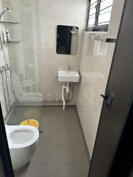 269 Bukit Batok East Avenue 4, 269 Bukit Batok East Avenue 4, 3 Bedrooms, 958 sqft, HDB Flat For Sale, by (Dennis) Chng Swee Cher, 500221114 - Bathroom - PropertyGuru.com.sg