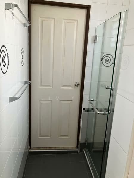 23 Saint George's Road, 23 Saint George's Road, 2 Bedrooms, 882 sqft, HDB Flat For Sale, by Lim Y X, 500221127 - Bathroom - PropertyGuru.com.sg