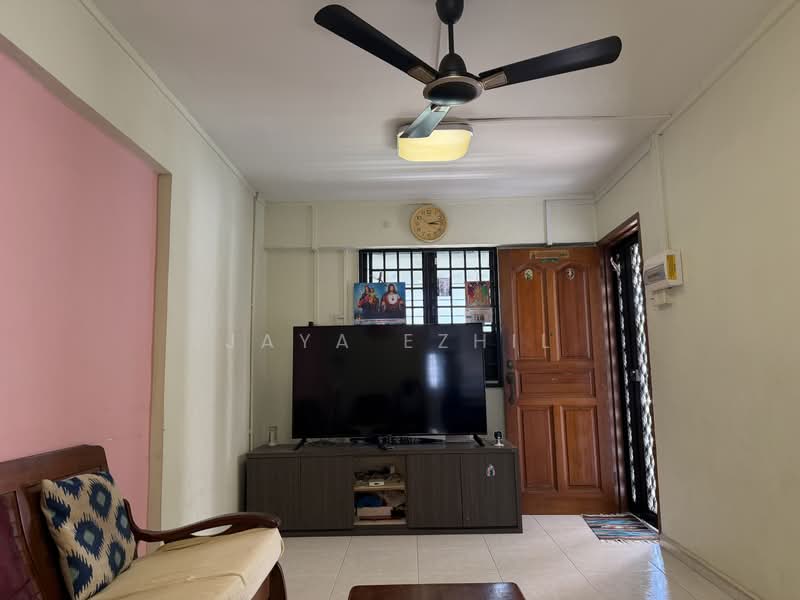 304 Jurong East Street 32, 304 Jurong East Street 32, 2 Bedrooms, 720 sqft, HDB Flat For Sale, by Jaya Ezhil, 500221135 - Living Room - PropertyGuru.com.sg