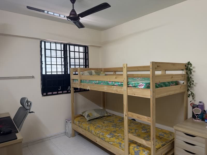 304 Jurong East Street 32, 304 Jurong East Street 32, 2 Bedrooms, 720 sqft, HDB Flat For Sale, by Jaya Ezhil, 500221135 - Bedroom - PropertyGuru.com.sg