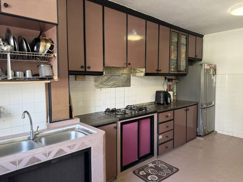 304 Jurong East Street 32, 304 Jurong East Street 32, 2 Bedrooms, 720 sqft, HDB Flat For Sale, by Jaya Ezhil, 500221135 - Kitchen - PropertyGuru.com.sg
