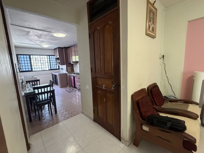 304 Jurong East Street 32, 304 Jurong East Street 32, 2 Bedrooms, 720 sqft, HDB Flat For Sale, by Jaya Ezhil, 500221135 - Kitchen - PropertyGuru.com.sg