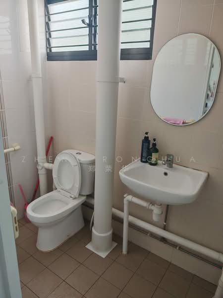 372 Clementi Avenue 4, 372 Clementi Avenue 4, Room Rental, 120 sqft, HDB Flat For Rent, by Zheng Ronghua 郑荣华, 500221154 - Bathroom - PropertyGuru.com.sg