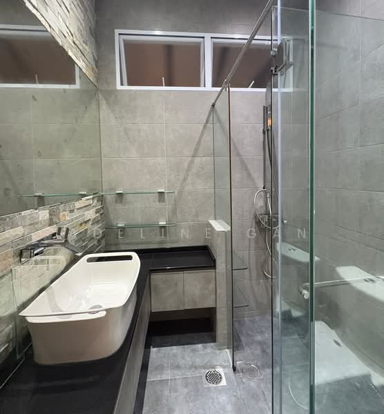 Gerald Mugliston Estate, 48 Jalan Kechubong, 5 Bedrooms, 2,200 sqft, Detached House For Rent, by Adeline Gan, 500221193 - Bathroom - PropertyGuru.com.sg