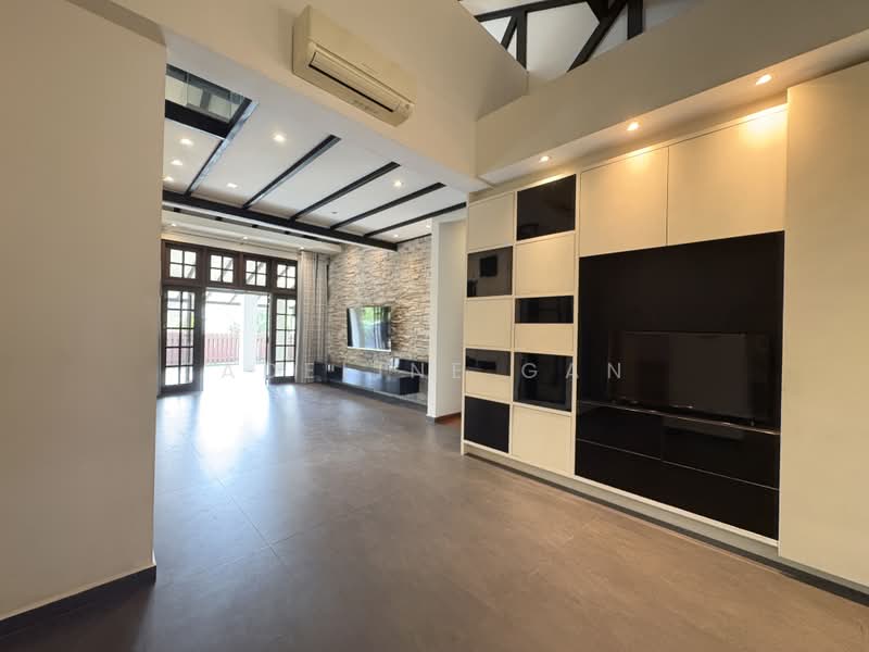 Gerald Mugliston Estate, 48 Jalan Kechubong, 5 Bedrooms, 2,200 sqft, Detached House For Rent, by Adeline Gan, 500221193 - Living Room - PropertyGuru.com.sg