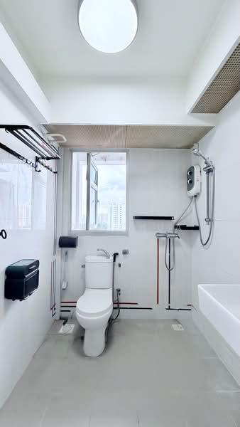 421C Northshore Drive, 421C Northshore Drive, 1 Bedroom, 506 sqft, HDB Flat For Sale, by Don Chua, 500221209 - Bathroom - PropertyGuru.com.sg