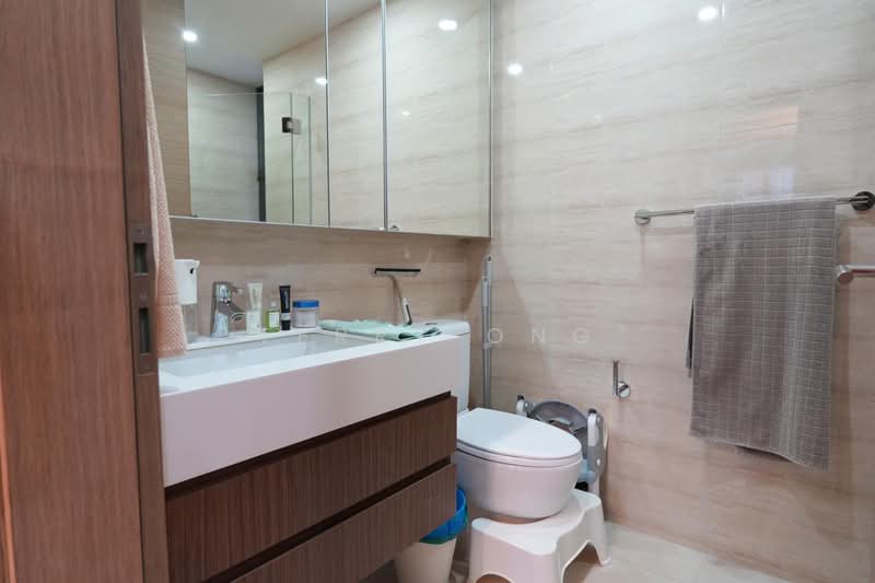 The Palette, 101 Pasir Ris Grove, 2 Bedrooms, 753 sqft, Condominium For Sale, by Terry Ong, 500221221 - Bathroom - PropertyGuru.com.sg
