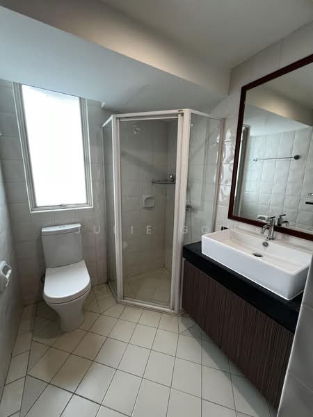 Burlington Square, 175B Bencoolen Street, 2 Bedrooms, 872 sqft, Apartment For Sale, by Julie Goh, 500221238 - Bathroom - PropertyGuru.com.sg