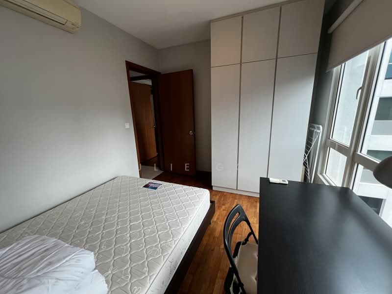 Burlington Square, 175B Bencoolen Street, 2 Bedrooms, 872 sqft, Apartment For Sale, by Julie Goh, 500221238 - Bedroom - PropertyGuru.com.sg