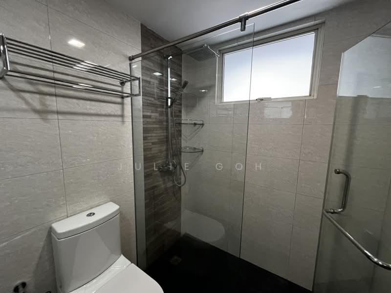 Burlington Square, 175B Bencoolen Street, 2 Bedrooms, 872 sqft, Apartment For Sale, by Julie Goh, 500221238 - Bathroom - PropertyGuru.com.sg