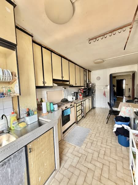 231 Yishun Street 21, 231 Yishun Street 21, 3 Bedrooms, 1,054 sqft, HDB Flat For Sale, by Azhar Baksin, 500221241 - Kitchen - PropertyGuru.com.sg