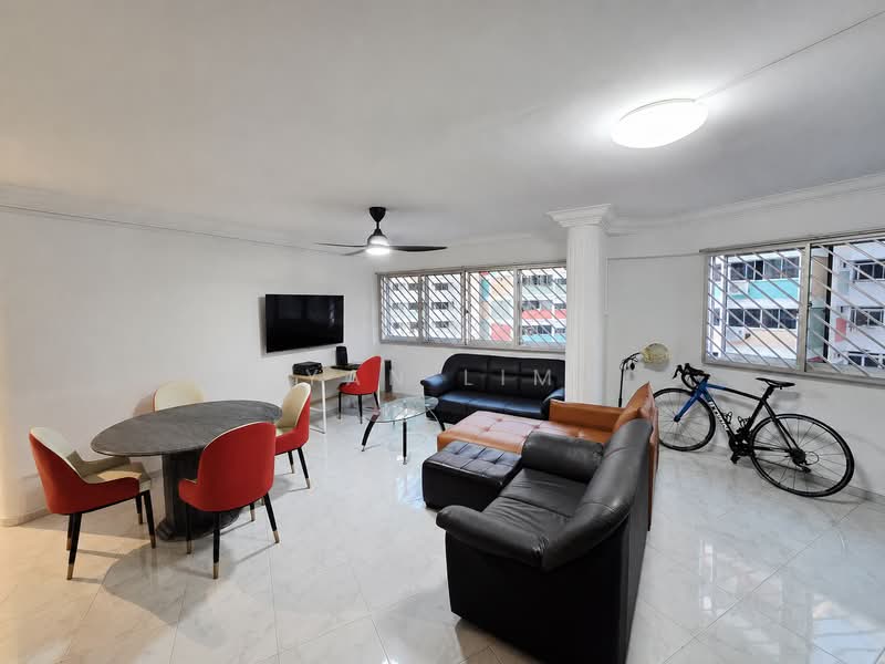 281 Choa Chu Kang Avenue 3, 281 Choa Chu Kang Avenue 3, 3 Bedrooms, 1,141 sqft, HDB Flat For Sale, by Yan Lim, 500221244 - Living Room - PropertyGuru.com.sg