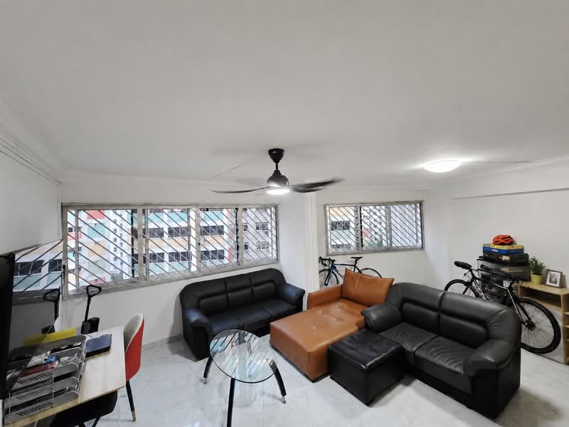 281 Choa Chu Kang Avenue 3, 281 Choa Chu Kang Avenue 3, 3 Bedrooms, 1,141 sqft, HDB Flat For Sale, by Yan Lim, 500221244 - Living Room - PropertyGuru.com.sg