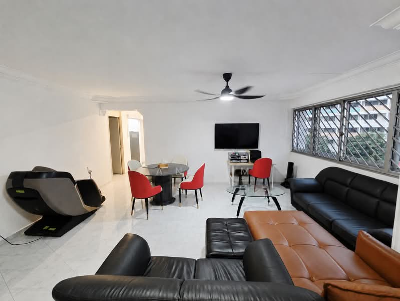 281 Choa Chu Kang Avenue 3, 281 Choa Chu Kang Avenue 3, 3 Bedrooms, 1,141 sqft, HDB Flat For Sale, by Yan Lim, 500221244 - Living Room - PropertyGuru.com.sg
