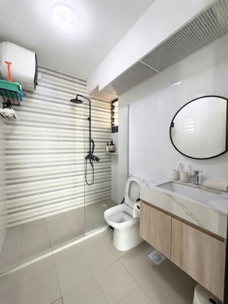 419A Northshore Drive, 419A Northshore Drive, 3 Bedrooms, 1,012 sqft, HDB Flat For Sale, by James Yeo, 500221249 - Bathroom - PropertyGuru.com.sg