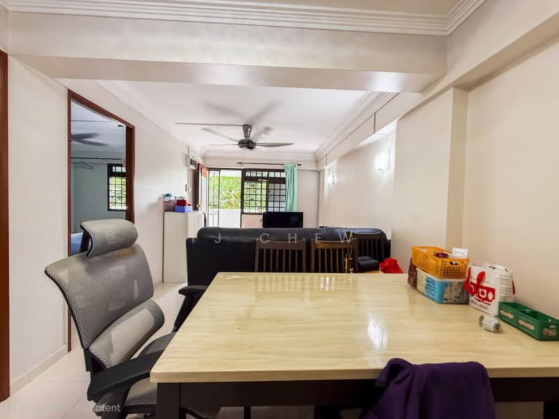 Kim Tian, Kim Tian, 3 Bedrooms, 700 sqft, HDB Flat For Sale, by TJ Chew, 500221260 - Living Room - PropertyGuru.com.sg