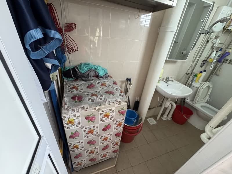 436 Jurong West Avenue 1, 436 Jurong West Avenue 1, Room Rental, 100 sqft, HDB Flat For Rent, by Sharine Tan Hui Yuan, 500221267 - Bathroom - PropertyGuru.com.sg