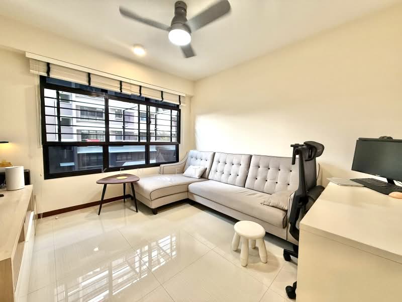 132A Canberra Crescent, 132A Canberra Crescent, 3 Bedrooms, 990 sqft, HDB Flat For Sale, by Kenneth Yeo, 500221269 - Living Room - PropertyGuru.com.sg