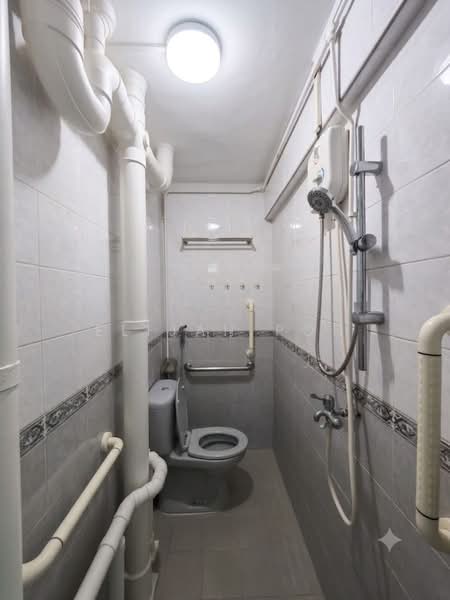 112 Commonwealth Crescent, 112 Commonwealth Crescent, 3 Bedrooms, 732 sqft, HDB Flat For Sale, by Elijah Poh, 500221280 - Bathroom - PropertyGuru.com.sg