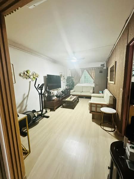829 Yishun Street 81, 829 Yishun Street 81, 2 Bedrooms, 785 sqft, HDB Flat For Sale, by Asyraf Azman, 500221296 - Living Room - PropertyGuru.com.sg