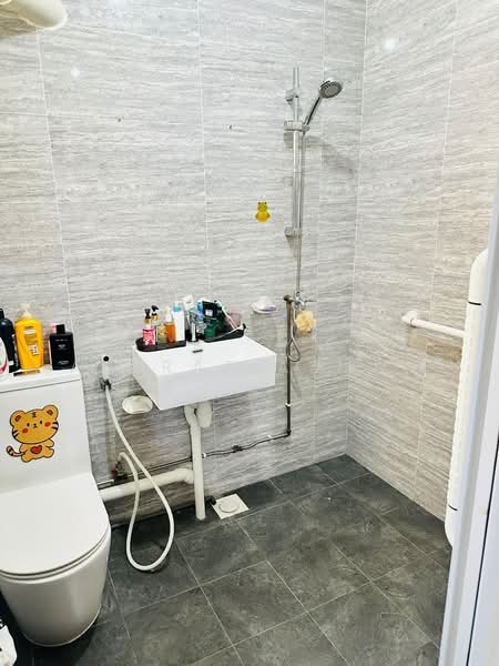 829 Yishun Street 81, 829 Yishun Street 81, 2 Bedrooms, 785 sqft, HDB Flat For Sale, by Asyraf Azman, 500221296 - Bathroom - PropertyGuru.com.sg