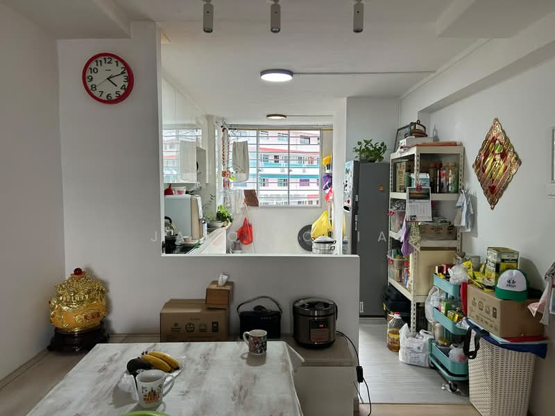 528 Bukit Batok Street 51, 528 Bukit Batok Street 51, 2 Bedrooms, 743 sqft, HDB Flat For Sale, by Jason Chia, 500221299 - Kitchen - PropertyGuru.com.sg