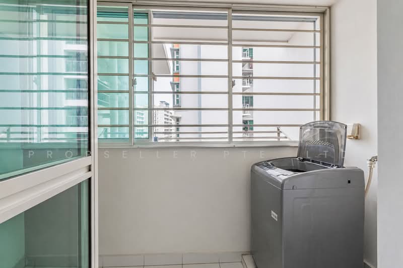619A Punggol Drive, 619A Punggol Drive, 3 Bedrooms, 1,001 sqft, HDB Flat For Sale, by Elaine Wong, 500221301 - Balcony - PropertyGuru.com.sg