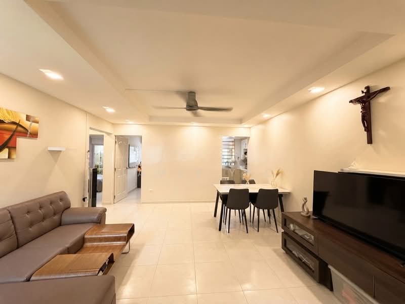 334 Hougang Avenue 5, 334 Hougang Avenue 5, 3 Bedrooms, 1,119 sqft, HDB Flat For Sale, by James Yeo, 500221303 - Living Room - PropertyGuru.com.sg