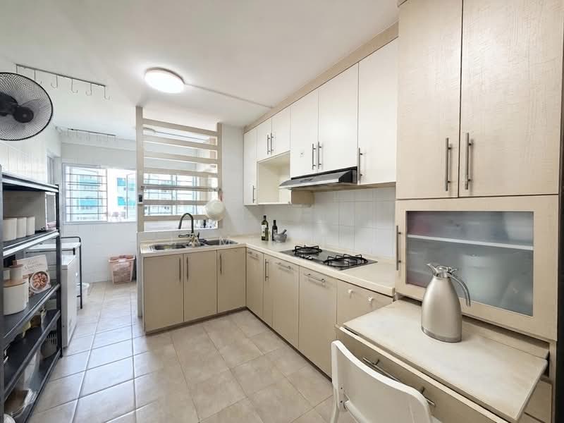 334 Hougang Avenue 5, 334 Hougang Avenue 5, 3 Bedrooms, 1,119 sqft, HDB Flat For Sale, by James Yeo, 500221303 - Kitchen - PropertyGuru.com.sg