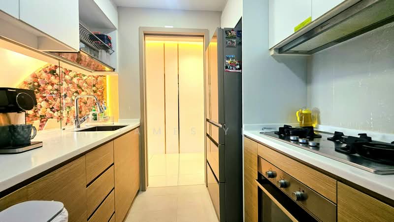 Treasure at Tampines, 39 Tampines Lane, 3 Bedrooms, 1,012 sqft, Condominium For Sale, by James Yeo, 500221305 - Kitchen - PropertyGuru.com.sg