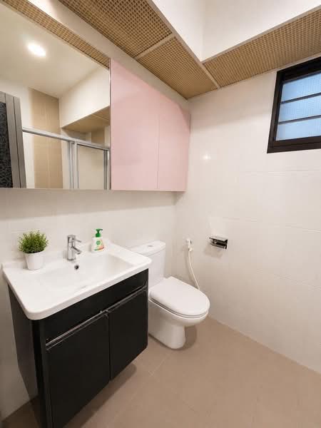 417A Fernvale Link, 417A Fernvale Link, 3 Bedrooms, 1,001 sqft, HDB Flat For Sale, by Sindy Lin, 500221307 - Common Bathroom - PropertyGuru.com.sg