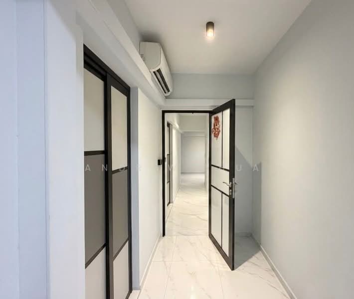 303B Punggol Central, 303B Punggol Central, 3 Bedrooms, 1,001 sqft, HDB Flat For Sale, by Andrew Chua, 500221334 - Corridor - PropertyGuru.com.sg