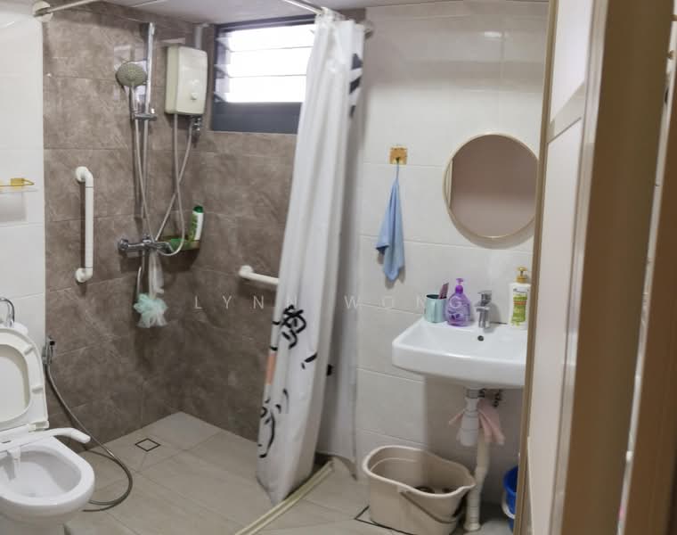 464A Clementi Avenue 1, 464A Clementi Avenue 1, Room Rental, 100 sqft, HDB Flat For Rent, by Lynn Wong, 500221340 - Bathroom - PropertyGuru.com.sg