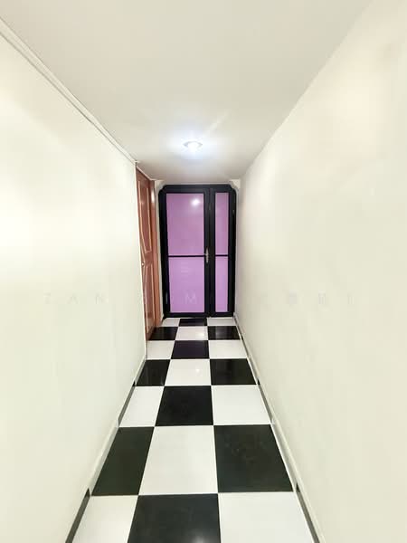 876 Woodlands Avenue 9, 876 Woodlands Avenue 9, 3 Bedrooms, 1,302 sqft, HDB Flat For Sale, by Zan Sim (沈瓒延), 500221342 - Corridor - PropertyGuru.com.sg