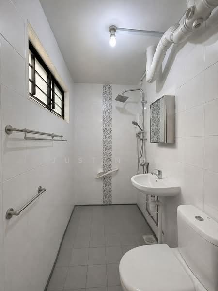 527 Hougang Avenue 6, 527 Hougang Avenue 6, 3 Bedrooms, 1,109 sqft, HDB Flat For Sale, by Justin Ng, 500221348 - Bathroom - PropertyGuru.com.sg