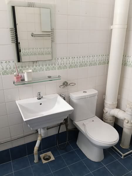 771 Pasir Ris Street 71, 771 Pasir Ris Street 71, 3 Bedrooms, 1,108 sqft, HDB Flat For Rent, by Shirin Bagharib, 500221349 - Bathroom - PropertyGuru.com.sg