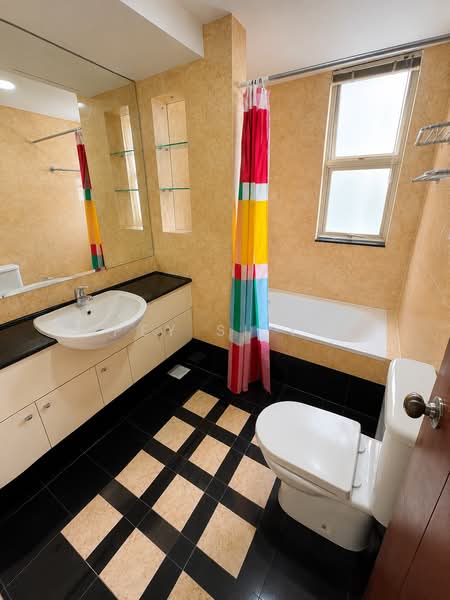 Rio Vista, 10 Upper Serangoon View, 3 Bedrooms, 1,249 sqft, Condominium For Sale, by Pey Si Ya, 500221350 - Bathroom - PropertyGuru.com.sg