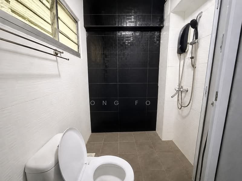 510 Jelapang Road, 510 Jelapang Road, 3 Bedrooms, 969 sqft, HDB Flat For Sale, by Joel Leong Foo Shun, 500221352 - Master Bathroom - PropertyGuru.com.sg