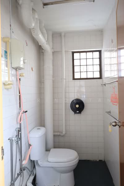 292 Yishun Street 22, YISHUN STREET 22, 1,485 sqft, Shop / Shophouse For Rent, by Lawrence Tan, 500221353 - Bathroom - CommercialGuru.com.sg